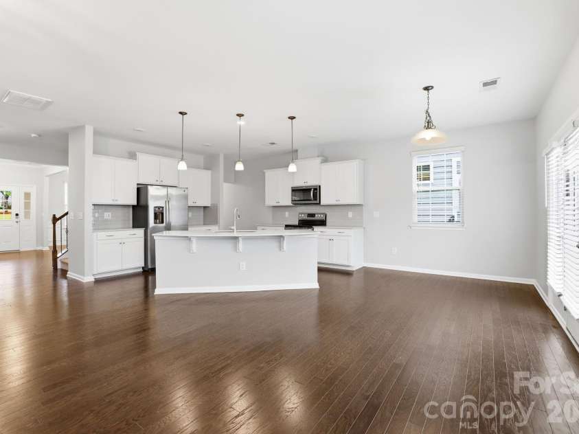 8123 Cornhill Avenue, Charlotte, NC 28277.  MLS# CAR4379608, YatesRealty ID 20636. 
