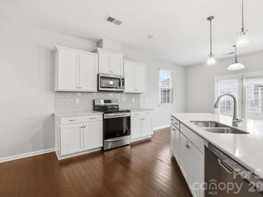 8123 Cornhill Avenue, Charlotte, NC 28277.  MLS# CAR4379608, YatesRealty ID 20636. 