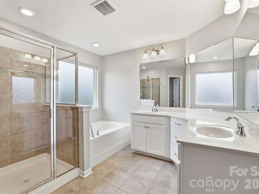 8123 Cornhill Avenue, Charlotte, NC 28277.  MLS# CAR4379608, YatesRealty ID 20636. 