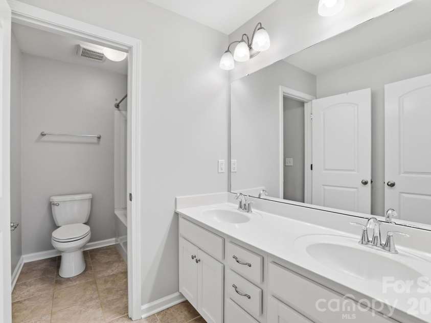 8123 Cornhill Avenue, Charlotte, NC 28277.  MLS# CAR4379608, YatesRealty ID 20636. 