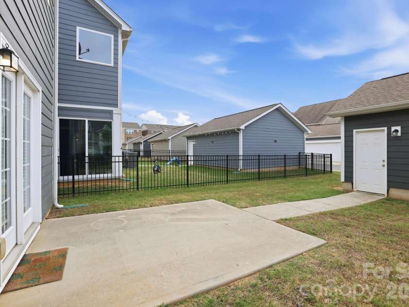 8123 Cornhill Avenue, Charlotte, NC 28277.  MLS# CAR4379608, YatesRealty ID 20636. 