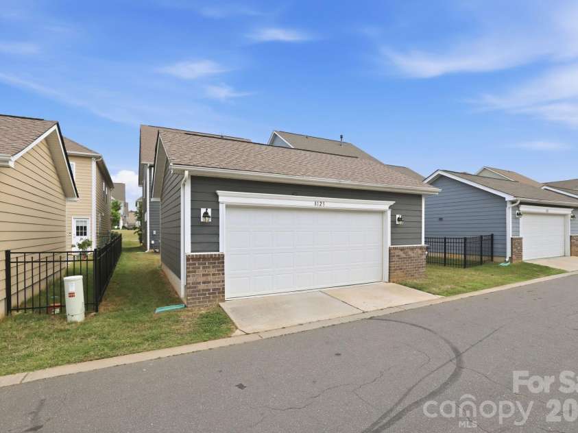 8123 Cornhill Avenue, Charlotte, NC 28277.  MLS# CAR4379608, YatesRealty ID 20636. 