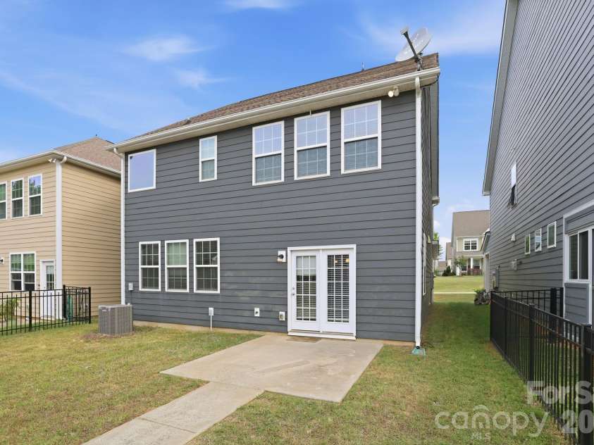 8123 Cornhill Avenue, Charlotte, NC 28277.  MLS# CAR4379608, YatesRealty ID 20636. 