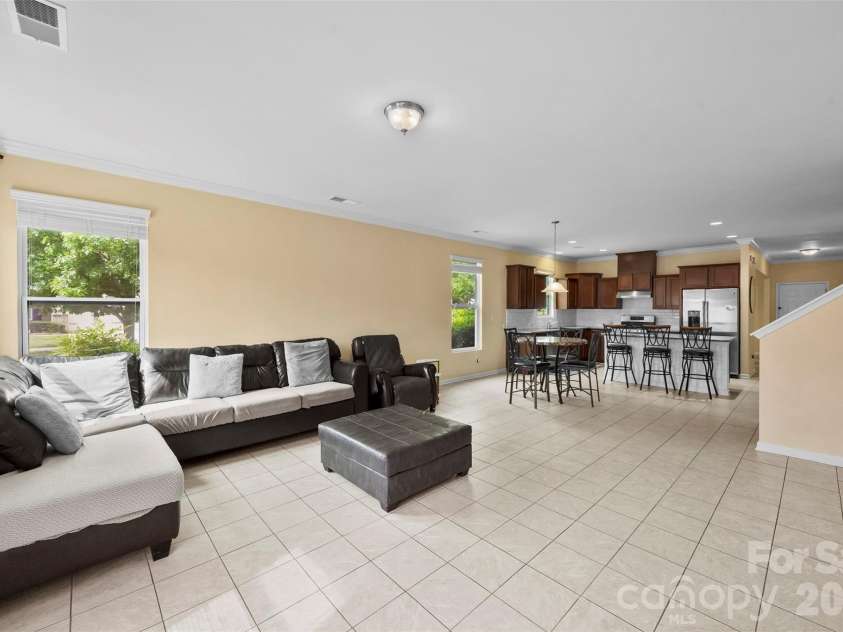 700 Wood Lily Drive, Belmont, NC 28012.  MLS# CAR4379824, YatesRealty ID 20637. Family room, nice and open into breakfast area and kitchen with current owner's furnishings.