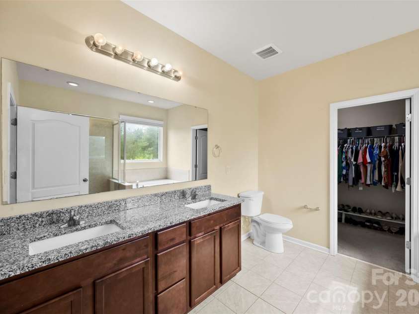 700 Wood Lily Drive, Belmont, NC 28012.  MLS# CAR4379824, YatesRealty ID 20637. Primary bath