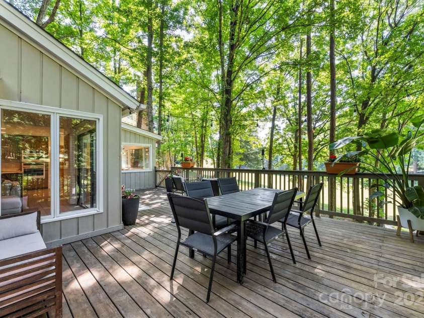 50 Honeysuckle Woods, Lake Wylie, SC 29710.  MLS# CAR4254838, YatesRealty ID 20638. Perfect spot to dine al fresco