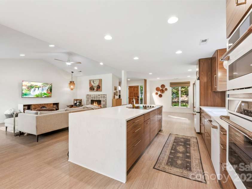 50 Honeysuckle Woods, Lake Wylie, SC 29710.  MLS# CAR4254838, YatesRealty ID 20638. Showstopper kitchen open to the vaulted great room