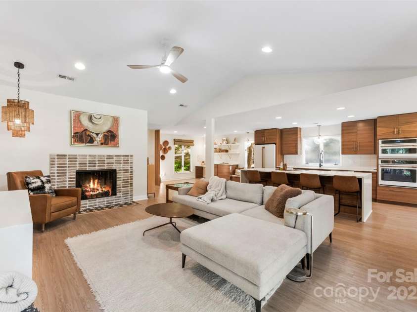 50 Honeysuckle Woods, Lake Wylie, SC 29710.  MLS# CAR4254838, YatesRealty ID 20638. Vaulted living room with beautiful tile surround gas fireplace