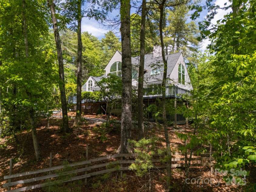 363 Rickel Drive, Hendersonville, NC 28739.  MLS# CAR4257305, YatesRealty ID 20639. 363 Rickel Drive - Secluded Perfection