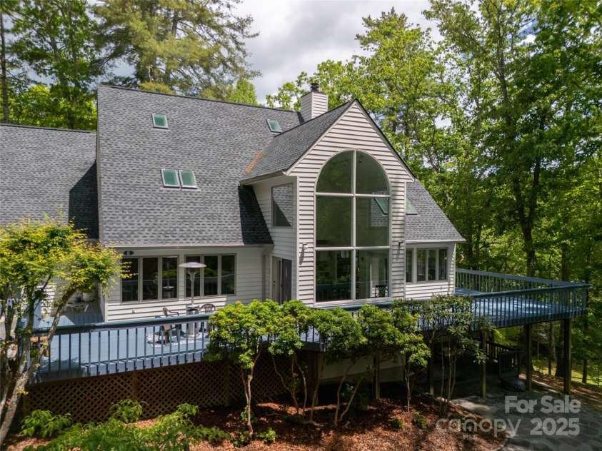 363 Rickel Drive, Hendersonville, NC 28739.  MLS# CAR4257305, YatesRealty ID 20639. 