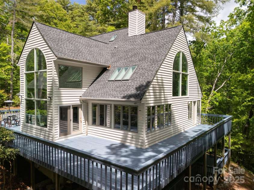 363 Rickel Drive, Hendersonville, NC 28739.  MLS# CAR4257305, YatesRealty ID 20639. 