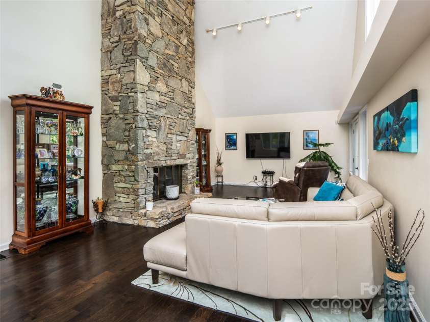 363 Rickel Drive, Hendersonville, NC 28739.  MLS# CAR4257305, YatesRealty ID 20639. 