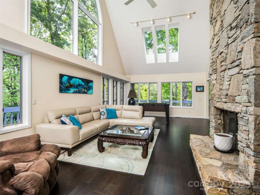 363 Rickel Drive, Hendersonville, NC 28739.  MLS# CAR4257305, YatesRealty ID 20639. 