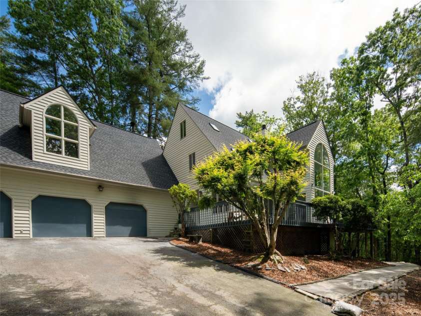 363 Rickel Drive, Hendersonville, NC 28739.  MLS# CAR4257305, YatesRealty ID 20639. 