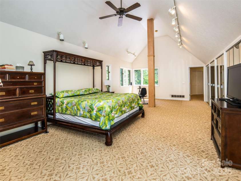 363 Rickel Drive, Hendersonville, NC 28739.  MLS# CAR4257305, YatesRealty ID 20639. 