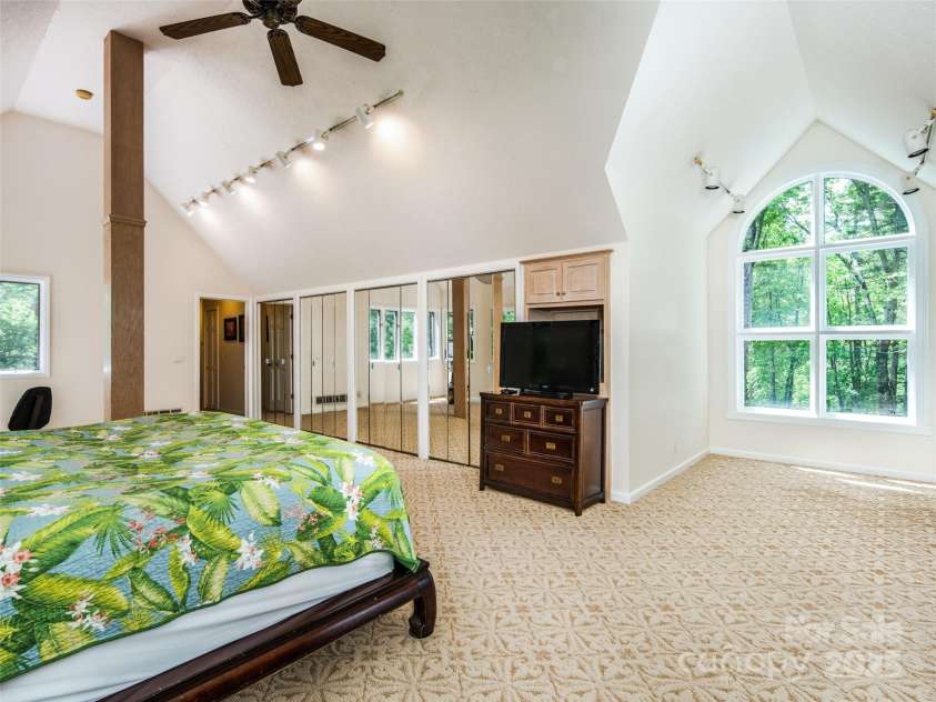 363 Rickel Drive, Hendersonville, NC 28739.  MLS# CAR4257305, YatesRealty ID 20639. 