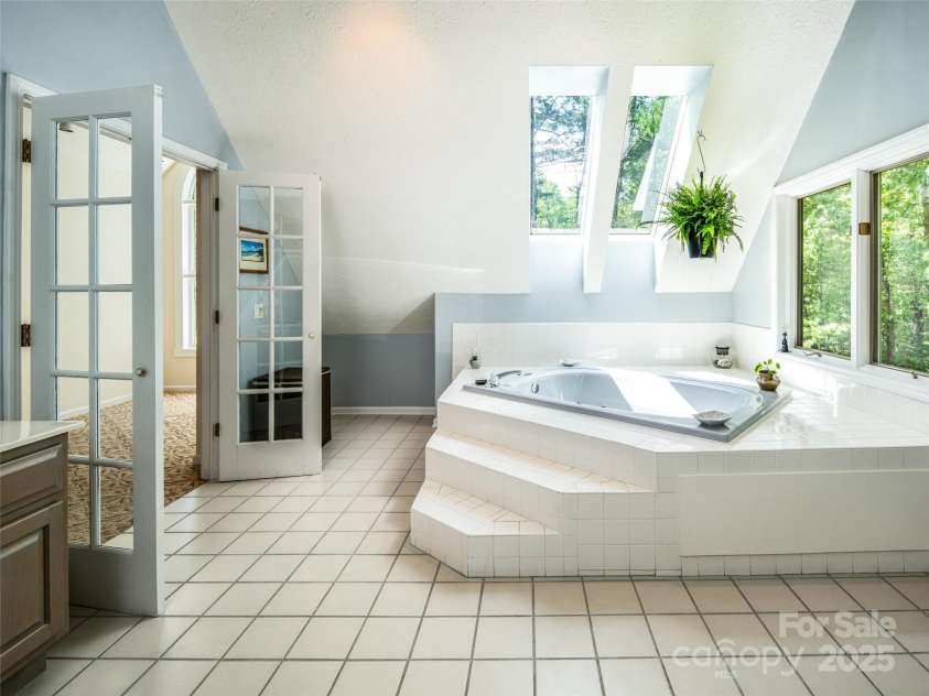 363 Rickel Drive, Hendersonville, NC 28739.  MLS# CAR4257305, YatesRealty ID 20639. 