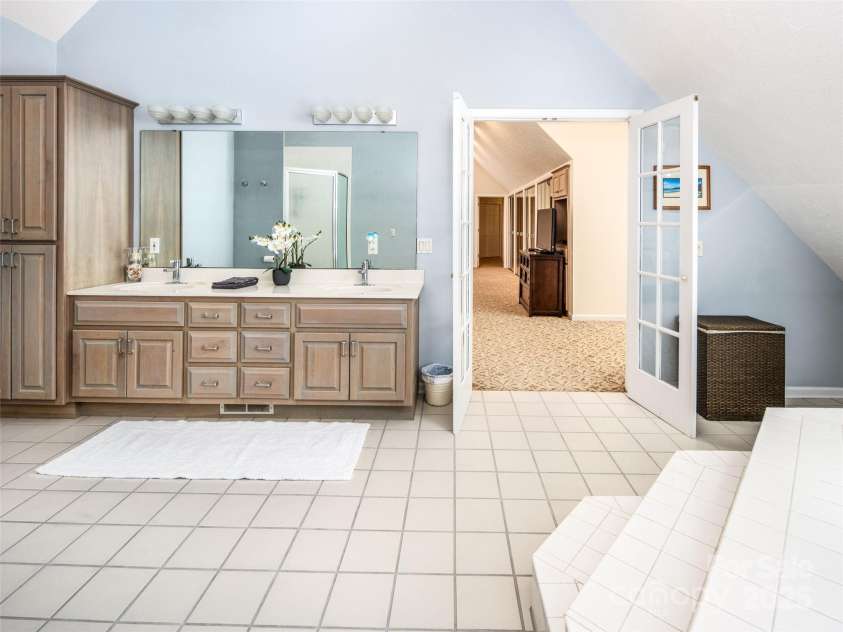 363 Rickel Drive, Hendersonville, NC 28739.  MLS# CAR4257305, YatesRealty ID 20639. 