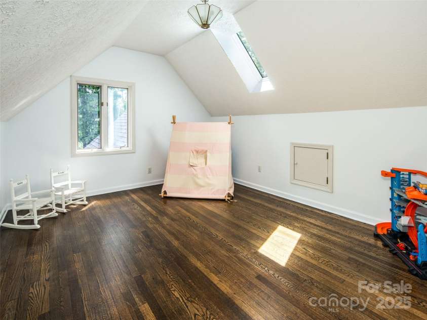 363 Rickel Drive, Hendersonville, NC 28739.  MLS# CAR4257305, YatesRealty ID 20639. 