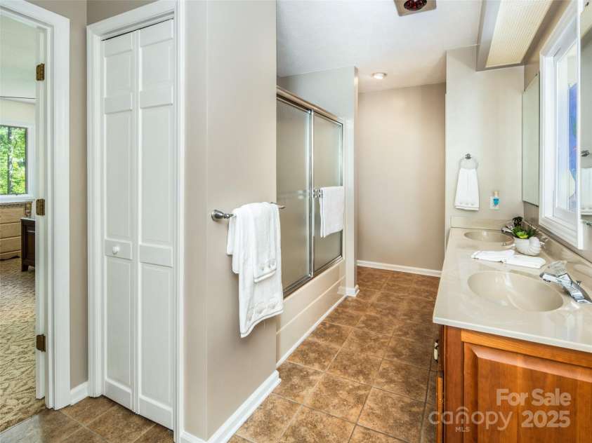 363 Rickel Drive, Hendersonville, NC 28739.  MLS# CAR4257305, YatesRealty ID 20639. Adjoining Bathroom