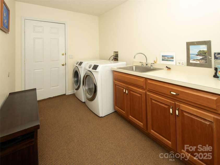 363 Rickel Drive, Hendersonville, NC 28739.  MLS# CAR4257305, YatesRealty ID 20639. Laundry Room