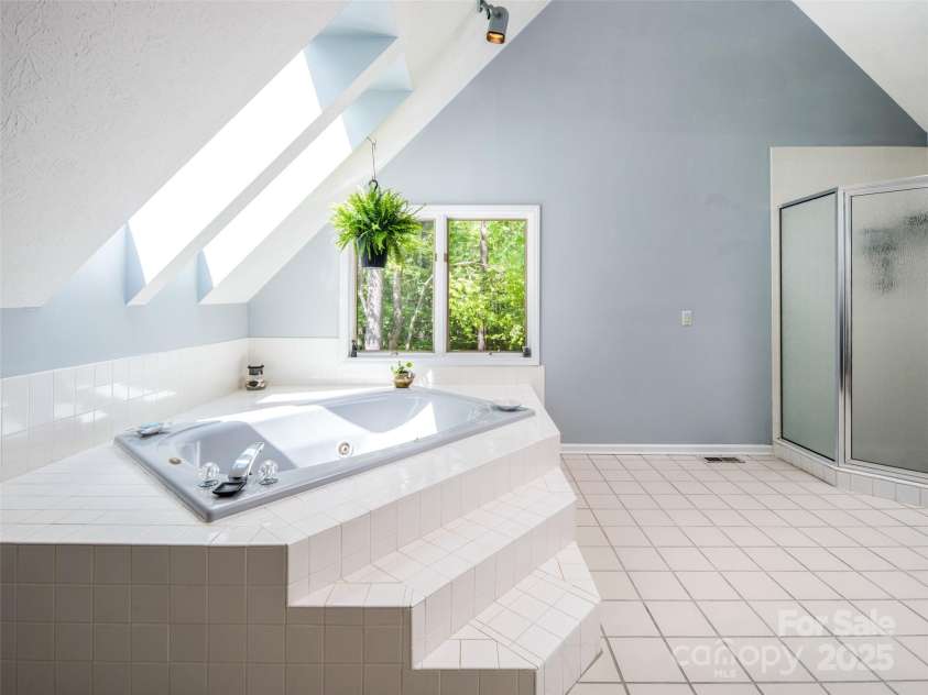 363 Rickel Drive, Hendersonville, NC 28739.  MLS# CAR4257305, YatesRealty ID 20639. Primary Ensuite Bathroom