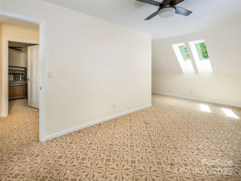 363 Rickel Drive, Hendersonville, NC 28739.  MLS# CAR4257305, YatesRealty ID 20639. Sitting Area