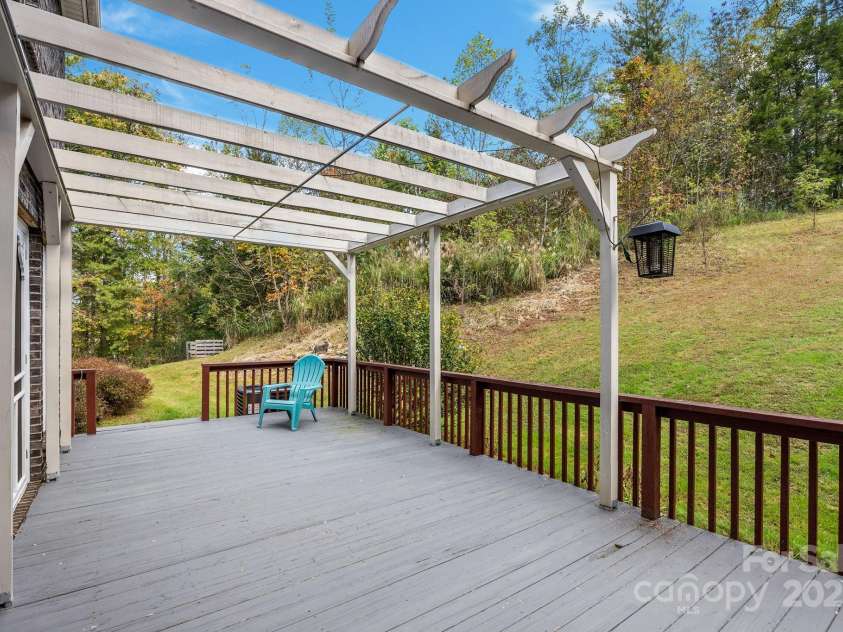 235 Petersburg View Drive, Marshall, NC 28753.  MLS# CAR4308735, YatesRealty ID 2064. Back deck