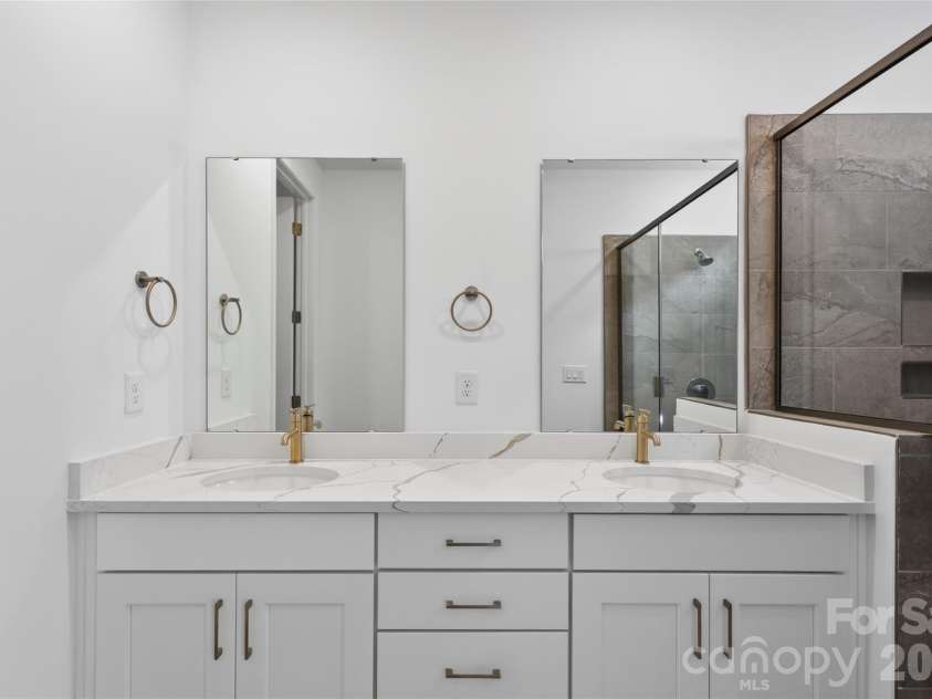 420 Celestial Drive, Tega Cay, SC 29708.  MLS# CAR4380411, YatesRealty ID 20640. Primary bath