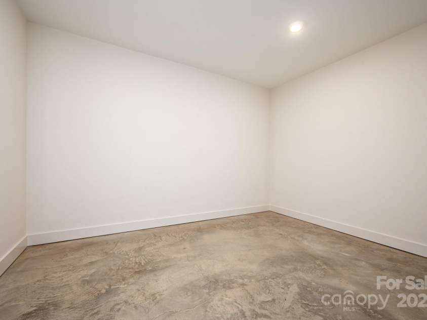 33 Windago Road, Weaverville, NC 28787.  MLS# CAR4268748, YatesRealty ID 20642. Bonus Room In Basement