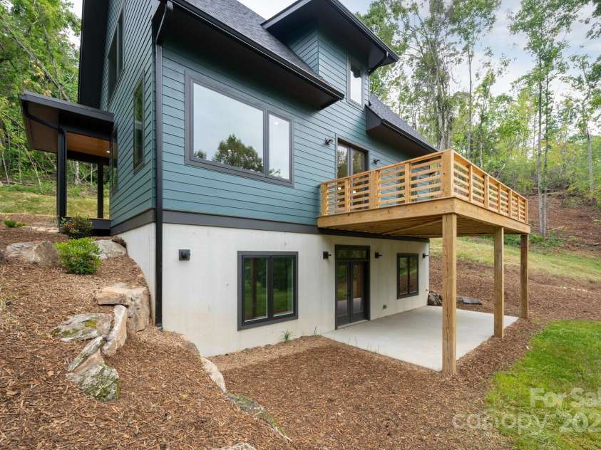 33 Windago Road, Weaverville, NC 28787.  MLS# CAR4268748, YatesRealty ID 20642. Lots of Outdoor Living