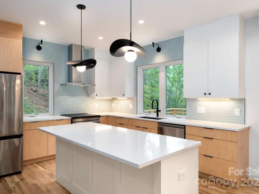 33 Windago Road, Weaverville, NC 28787.  MLS# CAR4268748, YatesRealty ID 20642. Modern Pendants and Fixtures