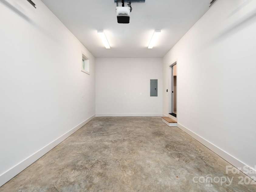 33 Windago Road, Weaverville, NC 28787.  MLS# CAR4268748, YatesRealty ID 20642. Oversized One-Car Garage with Easy Main-Level Access