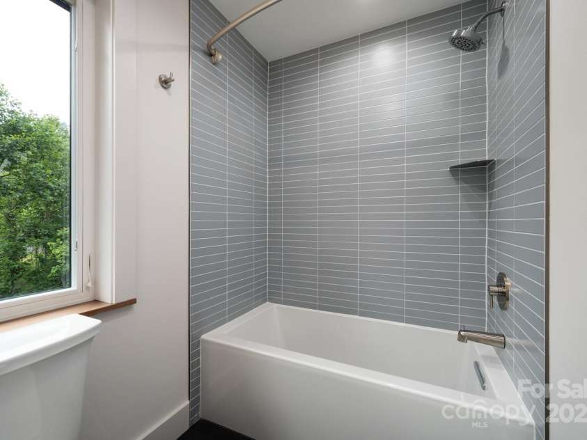 33 Windago Road, Weaverville, NC 28787.  MLS# CAR4268748, YatesRealty ID 20642. Tiled Shower + Tub