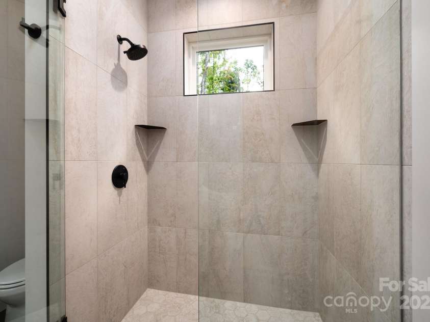 33 Windago Road, Weaverville, NC 28787.  MLS# CAR4268748, YatesRealty ID 20642. Tiled, Walk-In Shower