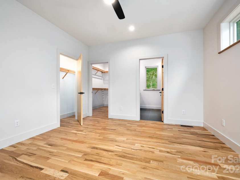 33 Windago Road, Weaverville, NC 28787.  MLS# CAR4268748, YatesRealty ID 20642. Two Closets and Ensuite Full Bath