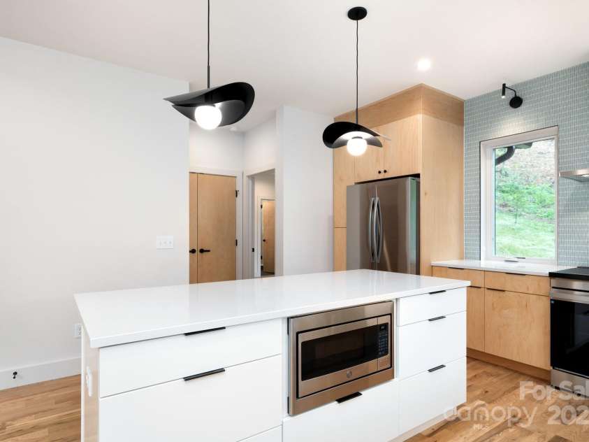 33 Windago Road, Weaverville, NC 28787.  MLS# CAR4268748, YatesRealty ID 20642. Under-Counter Microwave and Extra Storage