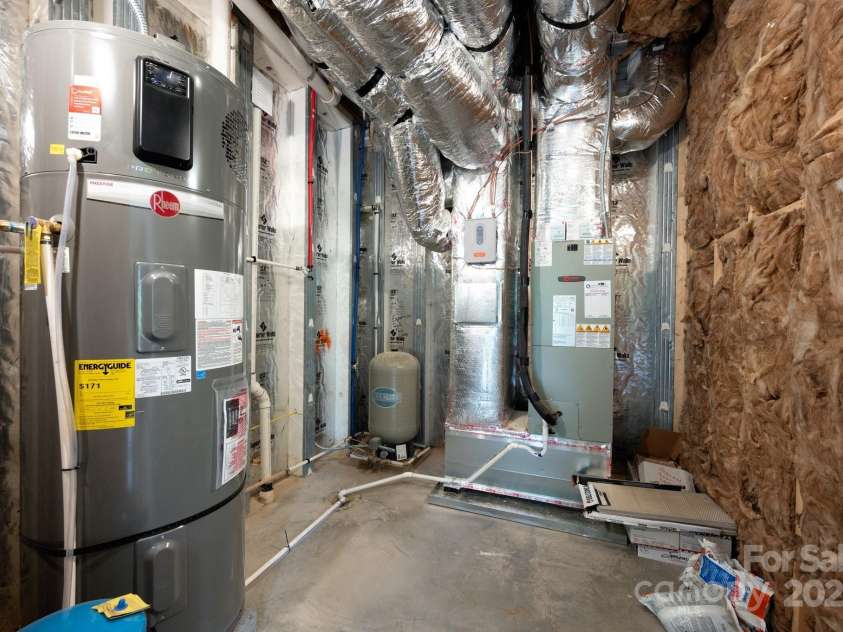 33 Windago Road, Weaverville, NC 28787.  MLS# CAR4268748, YatesRealty ID 20642. Utility Room for Extra Storage