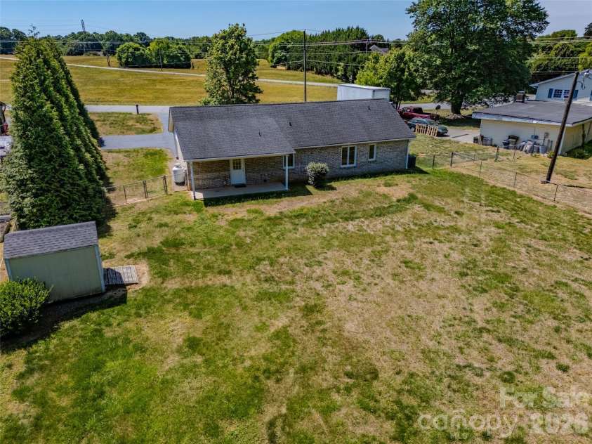 807 Silver Dapple Lane, Kernersville, NC 27284.  MLS# CAR4377004, YatesRealty ID 20643. 