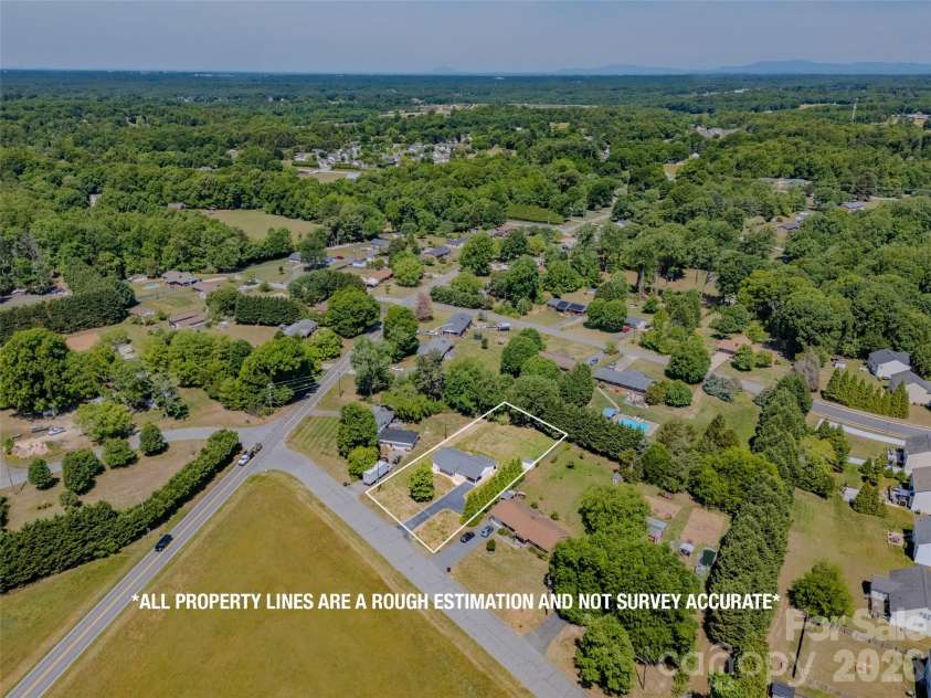 807 Silver Dapple Lane, Kernersville, NC 27284.  MLS# CAR4377004, YatesRealty ID 20643. 