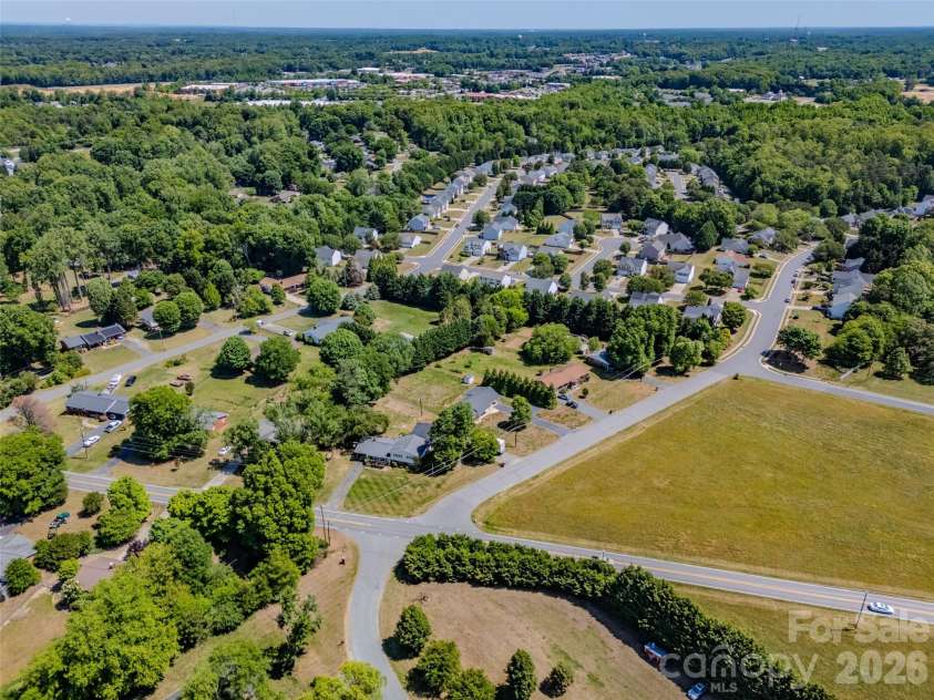 807 Silver Dapple Lane, Kernersville, NC 27284.  MLS# CAR4377004, YatesRealty ID 20643. 