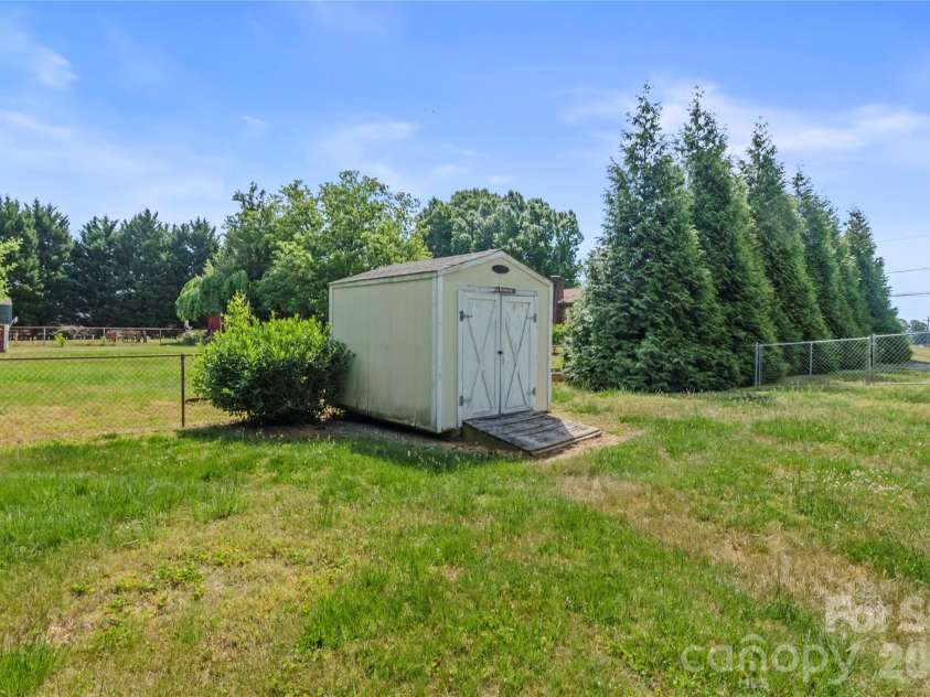 807 Silver Dapple Lane, Kernersville, NC 27284.  MLS# CAR4377004, YatesRealty ID 20643. 