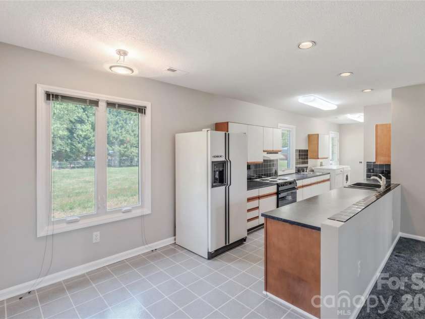 807 Silver Dapple Lane, Kernersville, NC 27284.  MLS# CAR4377004, YatesRealty ID 20643. 