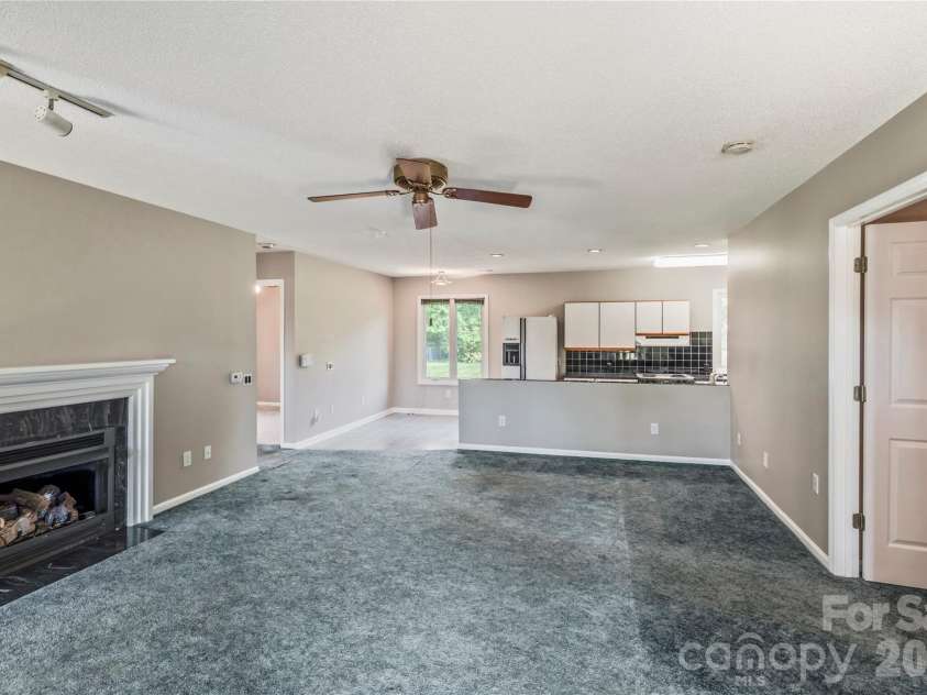 807 Silver Dapple Lane, Kernersville, NC 27284.  MLS# CAR4377004, YatesRealty ID 20643. 