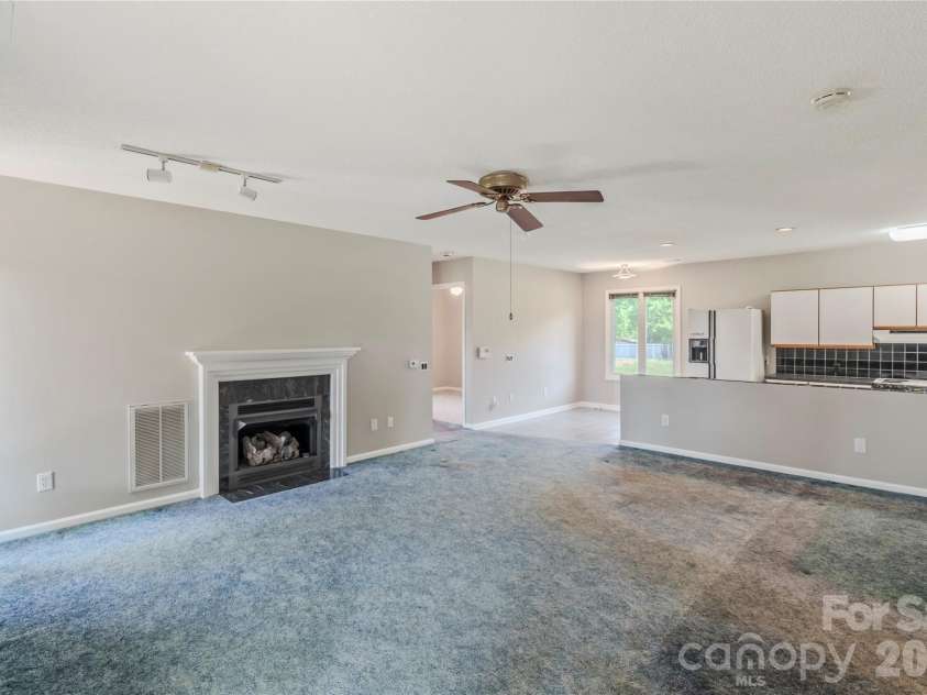 807 Silver Dapple Lane, Kernersville, NC 27284.  MLS# CAR4377004, YatesRealty ID 20643. 