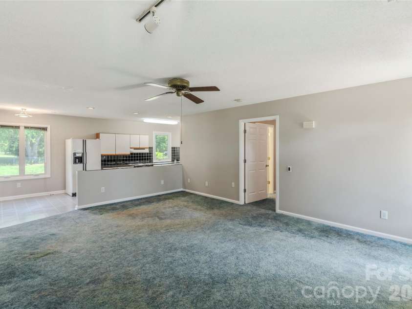 807 Silver Dapple Lane, Kernersville, NC 27284.  MLS# CAR4377004, YatesRealty ID 20643. 