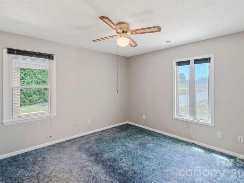807 Silver Dapple Lane, Kernersville, NC 27284.  MLS# CAR4377004, YatesRealty ID 20643. 