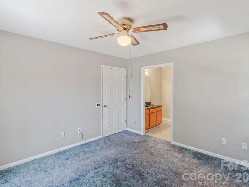 807 Silver Dapple Lane, Kernersville, NC 27284.  MLS# CAR4377004, YatesRealty ID 20643. 