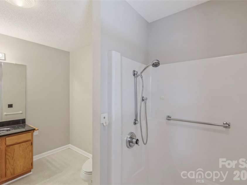 807 Silver Dapple Lane, Kernersville, NC 27284.  MLS# CAR4377004, YatesRealty ID 20643. 