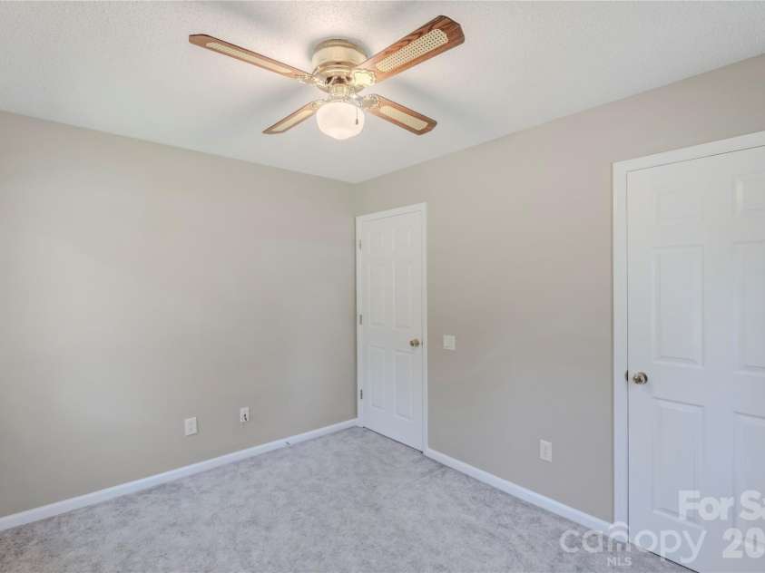 807 Silver Dapple Lane, Kernersville, NC 27284.  MLS# CAR4377004, YatesRealty ID 20643. 